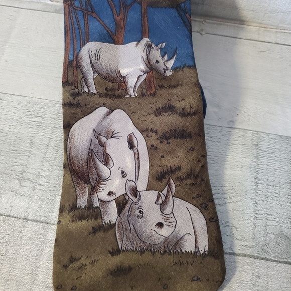 World Wildlife Fund Endangered Rhinoceros Men's Necktie - Picture 3 of 8